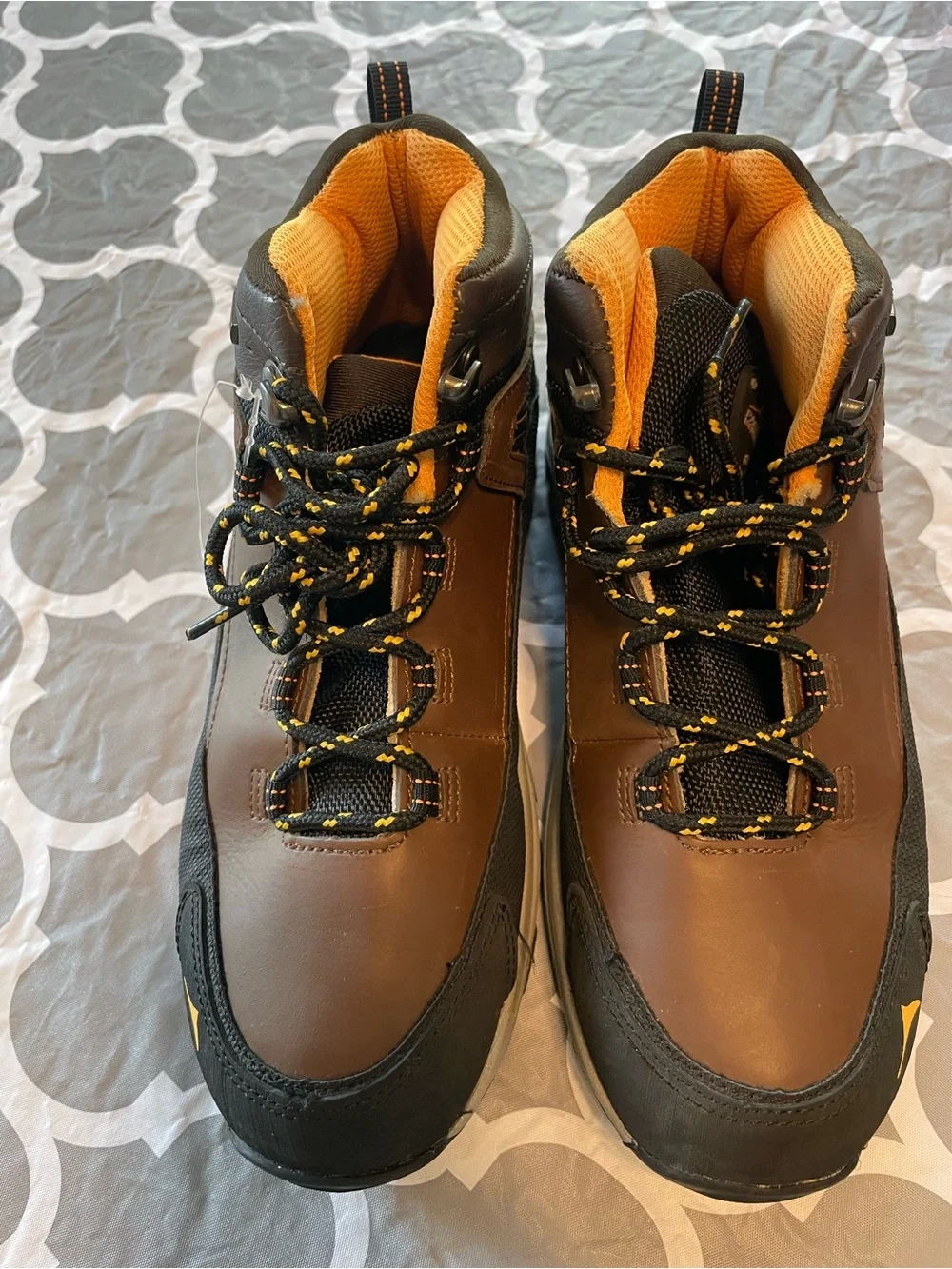 NWOT pacific Mountain youth waterproof hiking boots Sz 4 Hiking Camping Summer